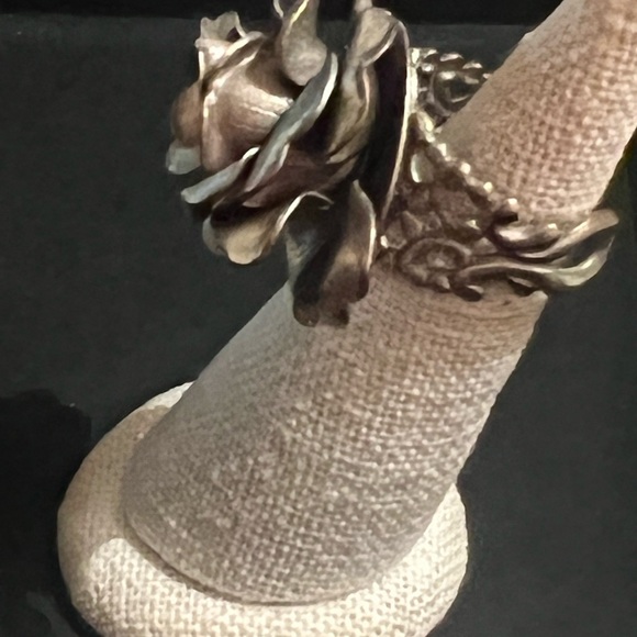 Metal handmade flower ring. Adjustable. Gorgeous. - Picture 6 of 7